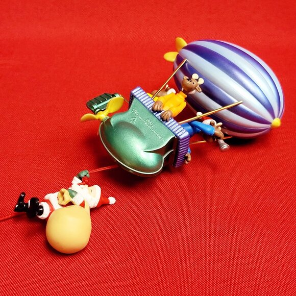 Hallmark  Kris and the Kringles Magic Movement 2005 Christmas Ornament - Picture 10 of 12